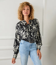 Load image into Gallery viewer, Long Sleeve Bow Blouse
